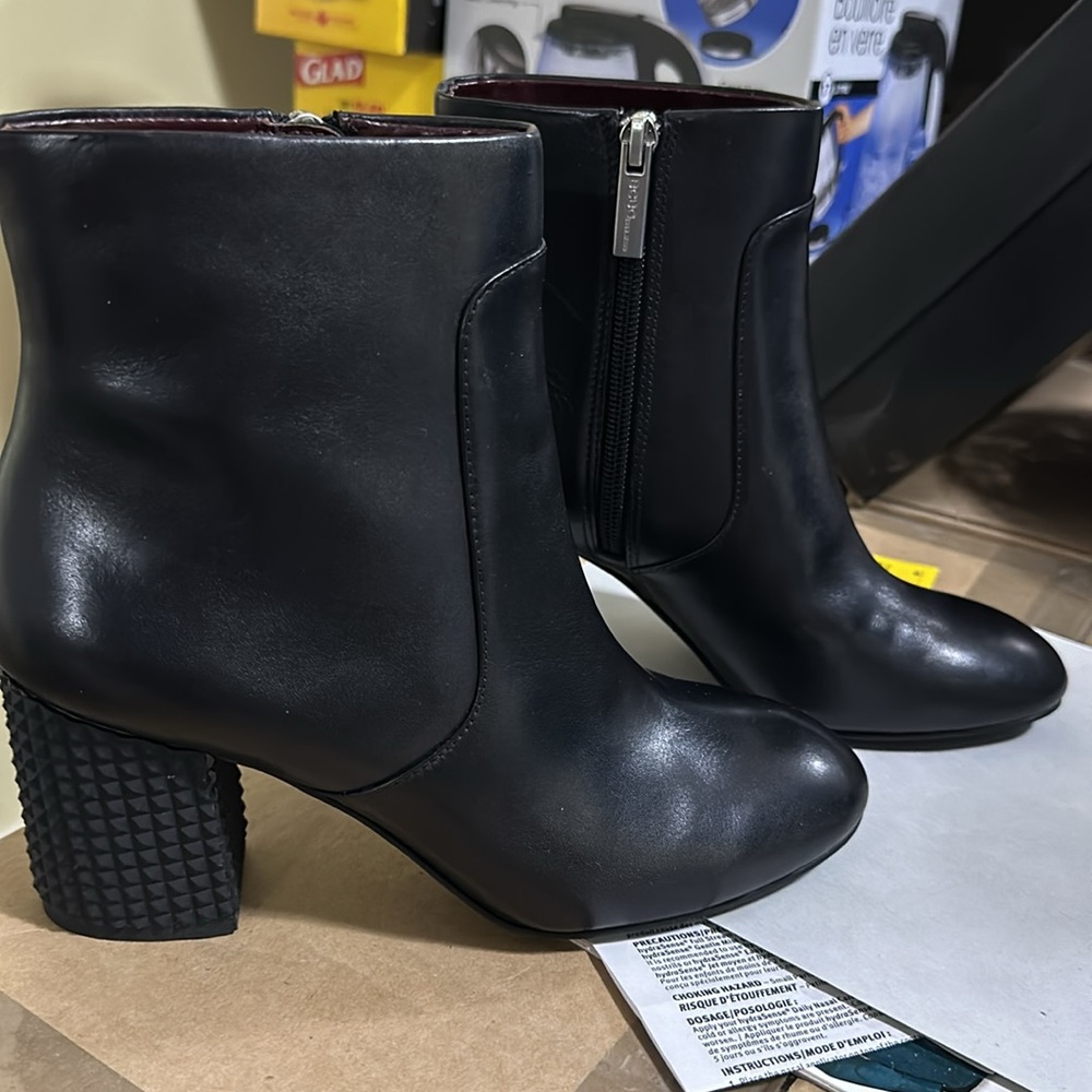 New in box BCBG ankle boots black leather 3" (BG-Deakon)